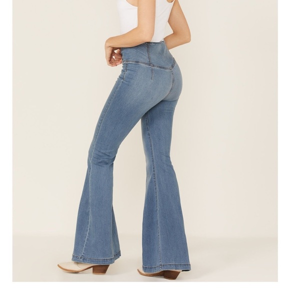 FREE PEOPLE WOMEN'S VENICE BEACH MEDIUM WASH FLARE JEANS size 30 - Picture 4 of 8